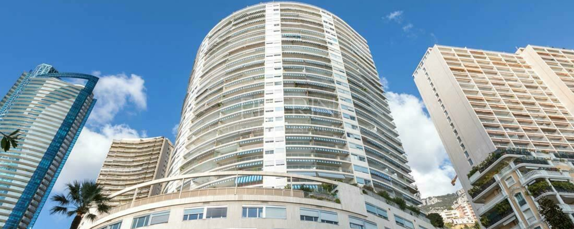 APPARTAMENTO AL PIANO ALTO CON VISTA MARE