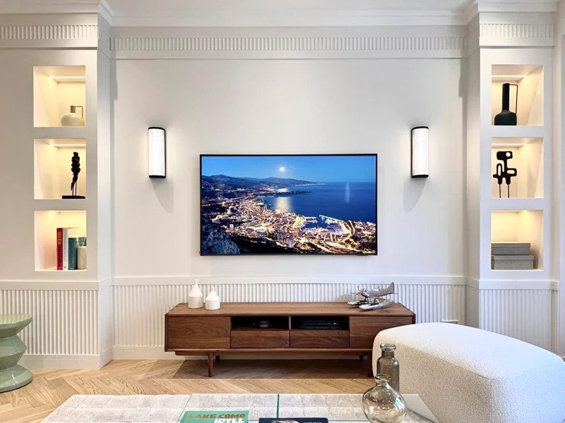 Fotografia del soggiorno di un appartamento nel Principato di Monaco, luce naturale e vista reale, senza alcuna modifica con l'intelligenza artificiale