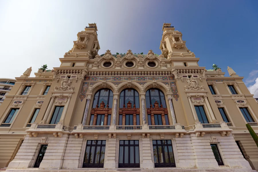 Façade Belle Époque du Casino de Monte-Carlo sur la place du Casino à Monaco