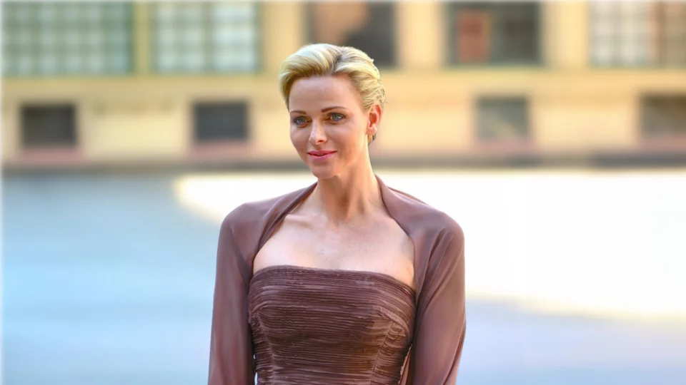 Charlene di Monaco: un viaggio verso la regalità